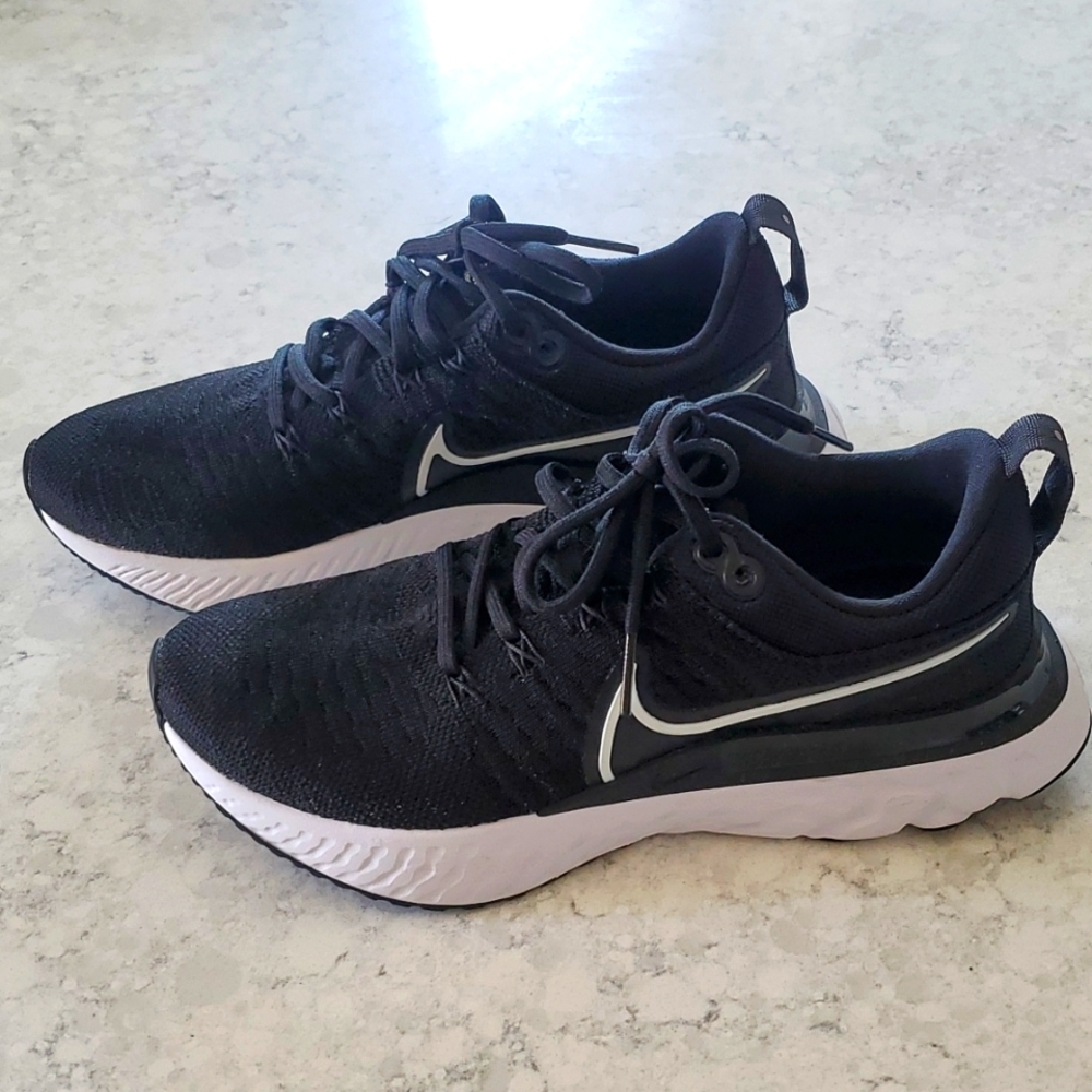 NEW Womens Nike Shoes size 6.5